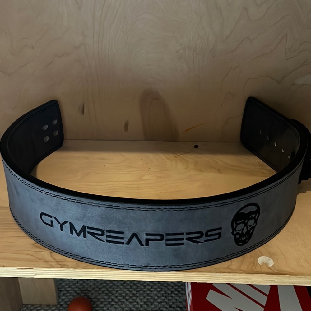 Gymreapers adjustable lever belt